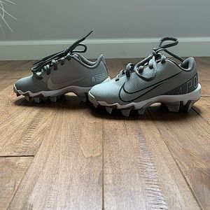Nike baseball cleats size 10 toddler